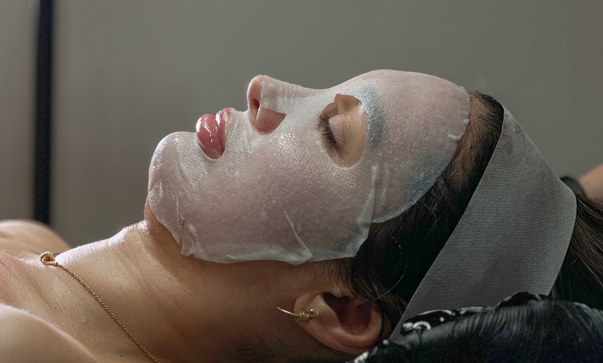 Image 2: Experience Rejuvenation: Deep Cleansing Facial for Women or Men