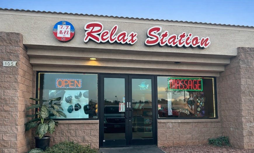 Image 2: Relax with 60- Or 90-Minute Combination of Full Body and Foot Massage