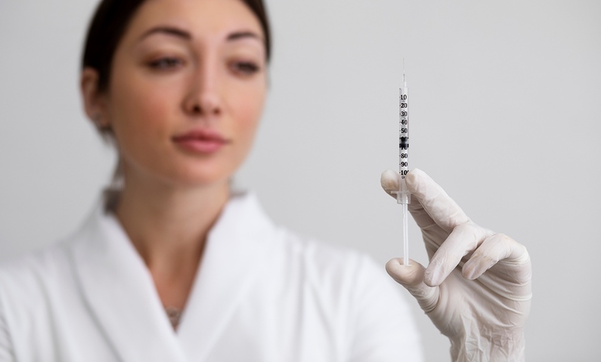 Image 2: Tratamiento reafirmante inyectable en tercio superior facial