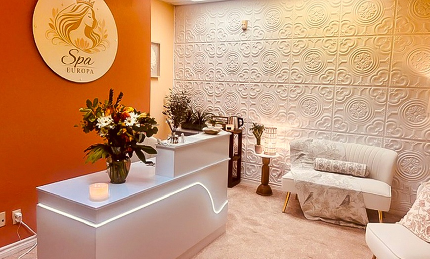 Image 6: 60- or 90-Minute Couples Massage