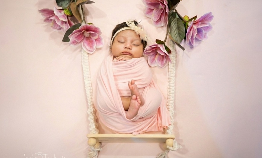 Image 5: 45 Min Newborn Photography Session or 10 Min Easter Mini for Toddlers 