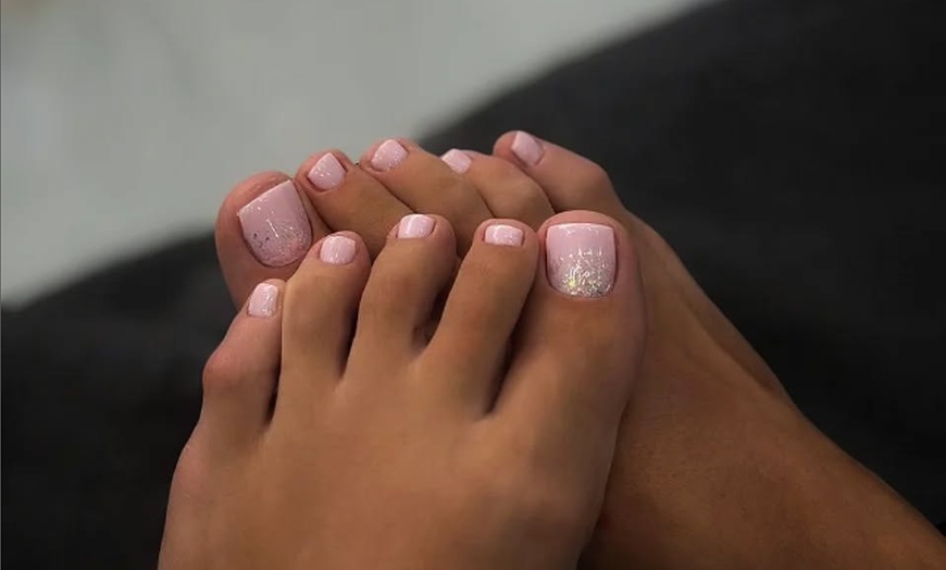 Image 5: Mani- und Pediküre mit optionalem Gellack, Fußmaske und Getränk