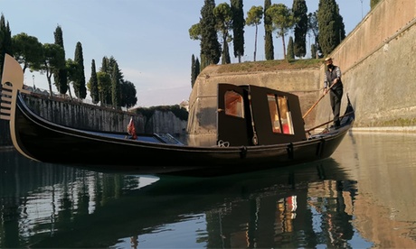 Tour in gondola fino a 4 persone a Peschiera del Garda con Gondola Service (sconto fino a 19%)
