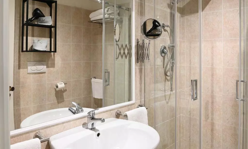 Lucca: camera o chalet Classic con colazione, cena e E-bike