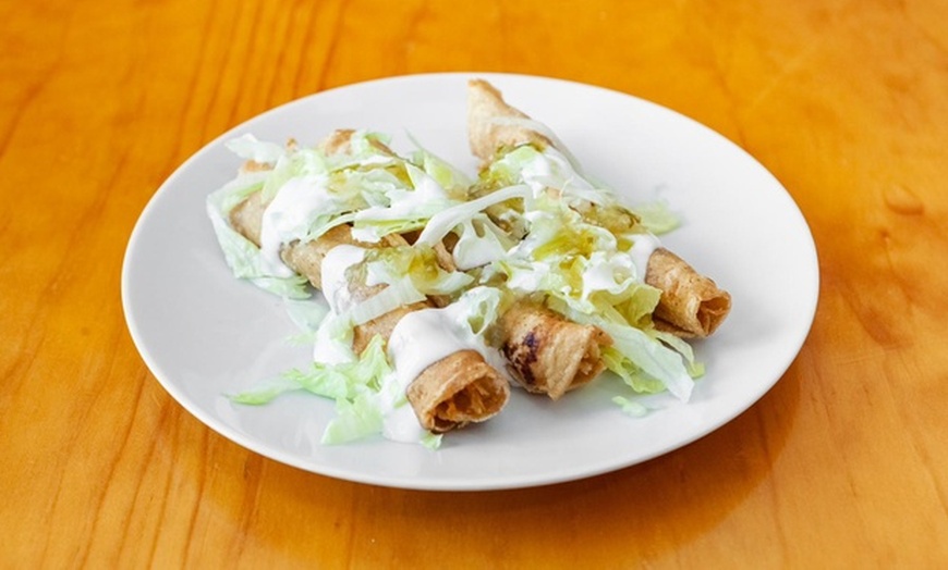 Image 10: Menú mexicano para 2 o 4 con nachos, tacos y margaritas o refrescos