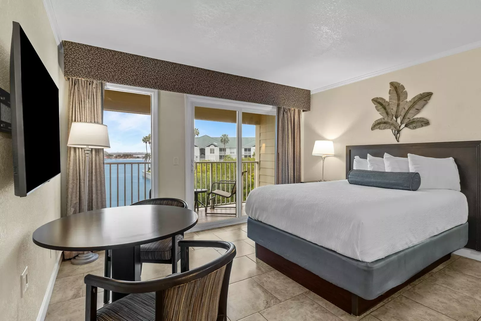 Sailport Waterfront Suites: Your Gateway to Bayside Serenity
