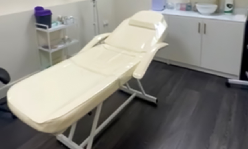 Image 3: Up to 50% Off on Spa/Salon Beauty Treatments (Services) at Glow up Lounge