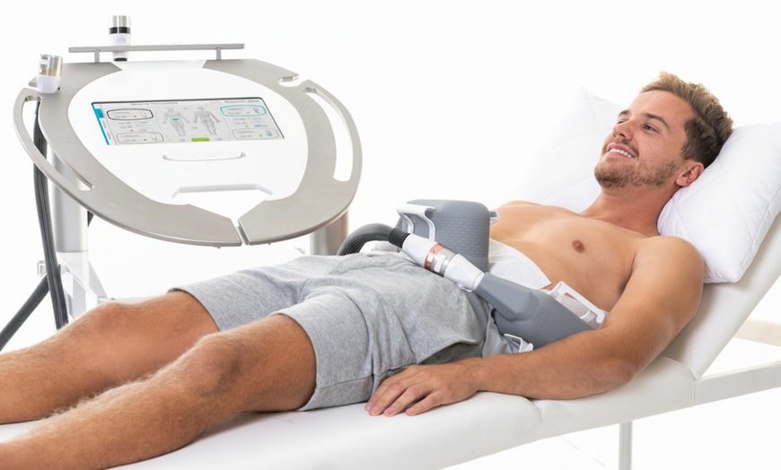Image 3: Cryolipolysis Fat Freeze: 1–2 Areas with Up to 4 Cups of Treatment