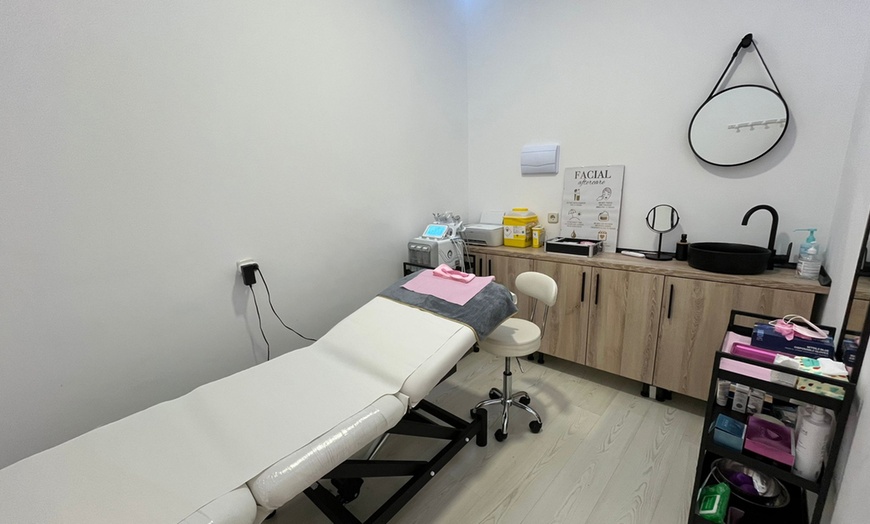 Image 3: Limpieza facial profunda con aparatología a elegir para 1 persona