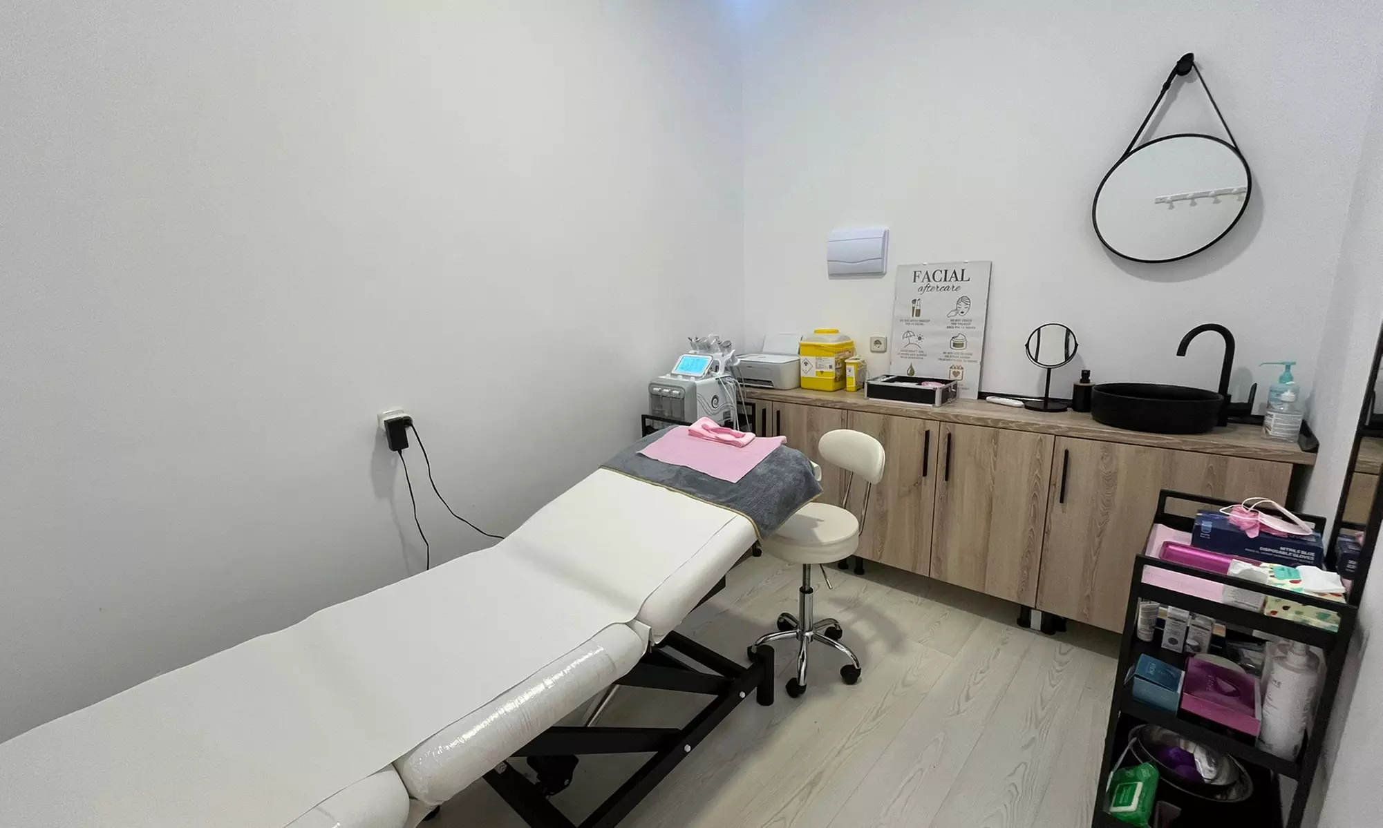 Limpieza facial profunda con aparatología a elegir para 1 persona