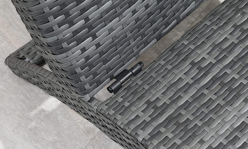 Image 5: Outsunny Rattan Effect Sun Lounger 