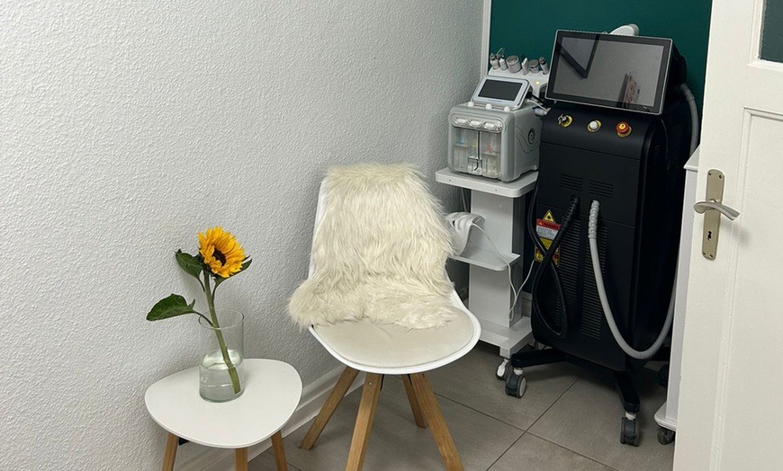 Image 5: Gesichts-Massage inkl. Maske oder Microneedling für 1 Person