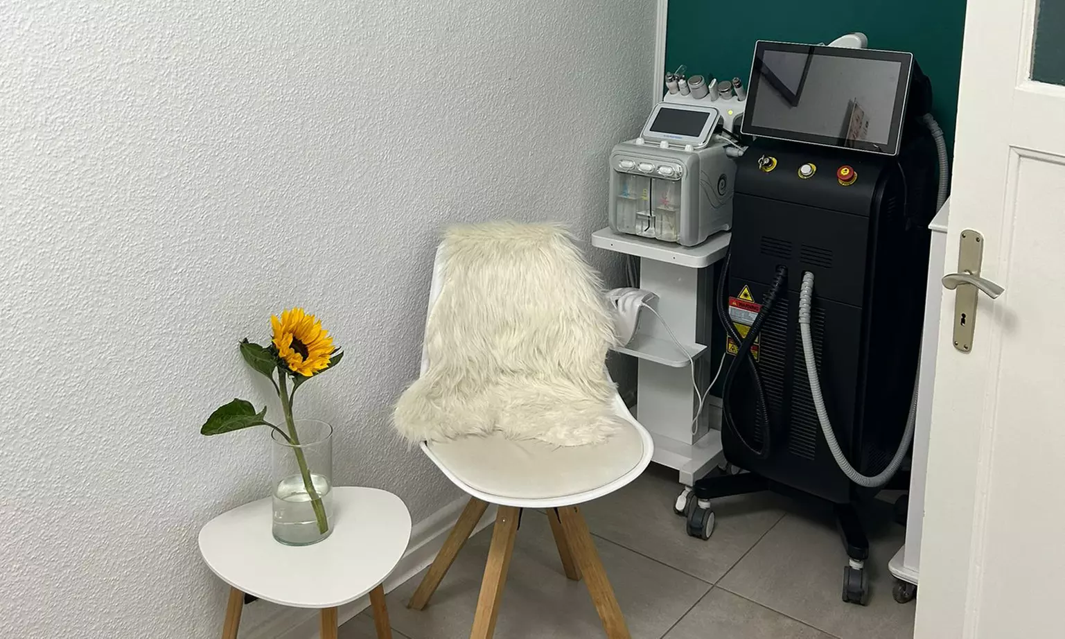 Gesichts-Massage inkl. Maske oder Microneedling für 1 Person