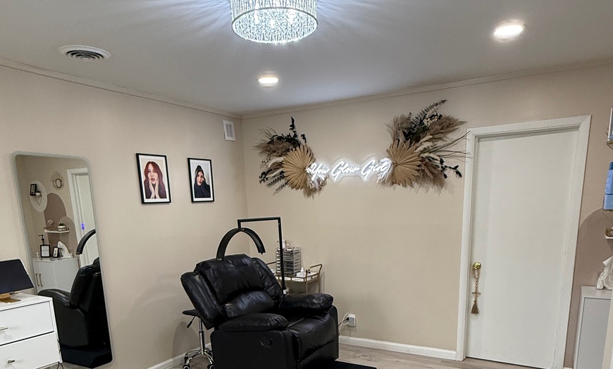 Image 5: Up to 56% Off on Eyelash Extensions at Uniqla Beauty Lounge