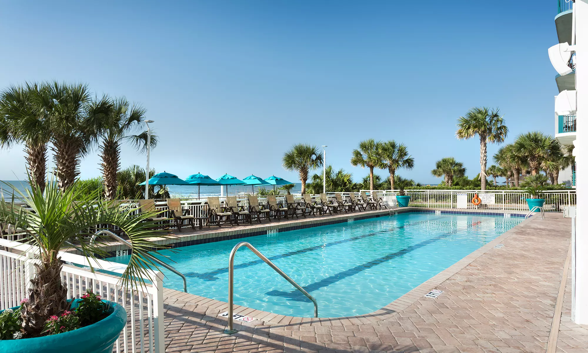 Discover Paradise Resort's Coastal Comforts