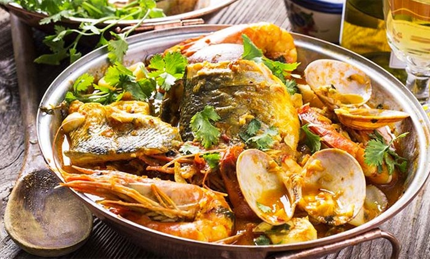 Image 1: Spanisches Feeling: Tapas-Platte für 2 Personen inkl. 2 Cocktails