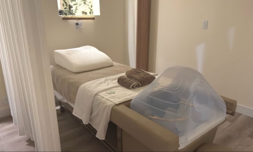 Image 3: Luxury Head Spa Treatment w/Massage on Neck & Scalp for 1 or 2