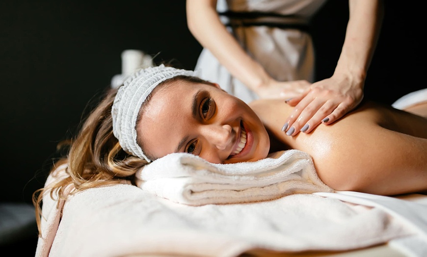 Image 1: 60 oder 90 Min. Thai Hot Aromaöl-Ganzkörpermassage für 1 Dame