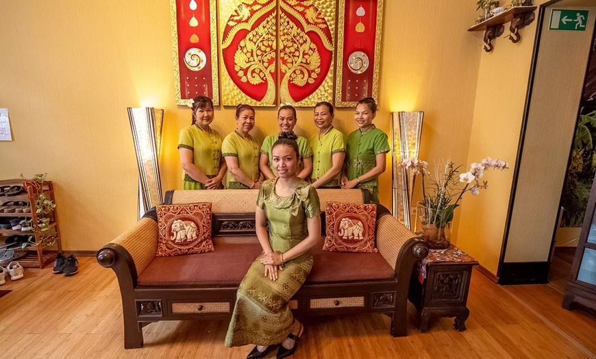 Image 3: Traditionelle Thai-, Aromaöl- oder Rückenmassage für 1 Paar