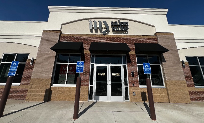 Image 4: Get Full Sets Classic, Hybrid, or Volume Eyelash Extensions