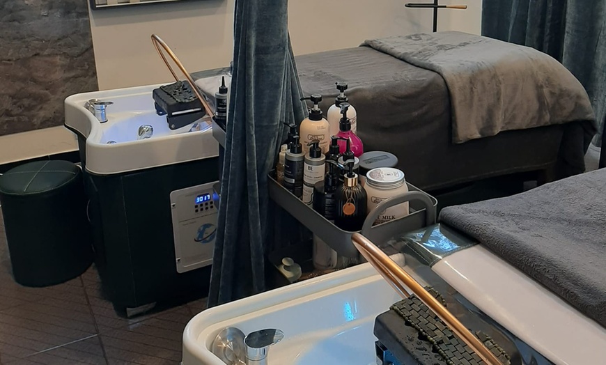 Image 5: Pack de bienestar: tratamientos capilares, faciales y masaje corporal