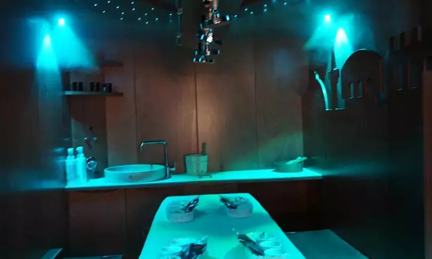 Image 5: Spa privado de 30 minutos para 2 con facial Flax o masaje y copa 