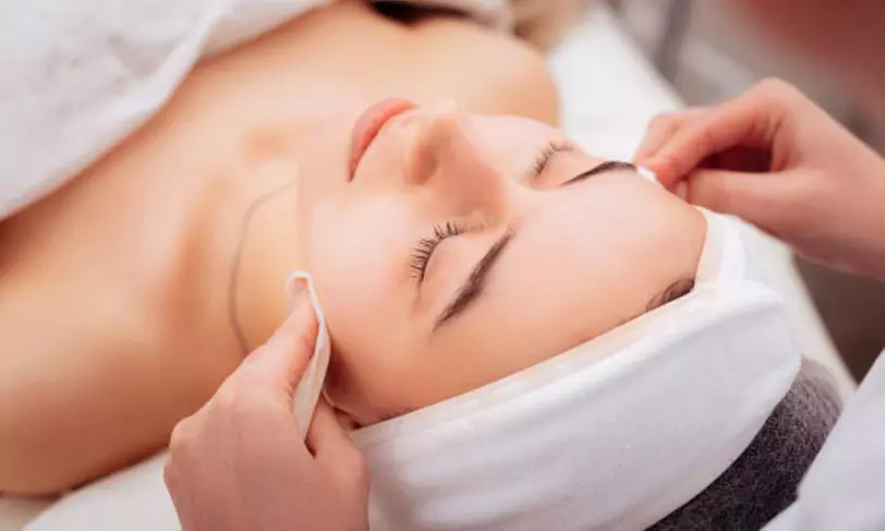 Limpieza facial con masaje kobido, opción a peeling y radiofrecuencia