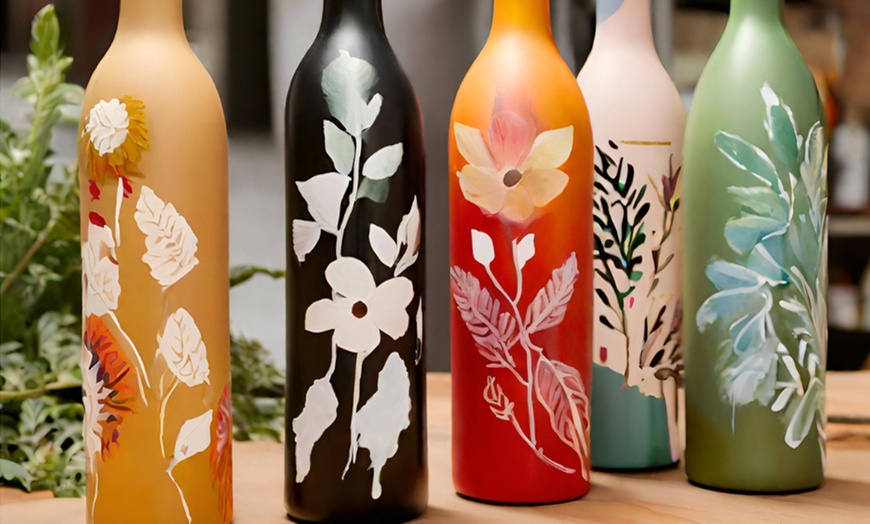 Image 3: Taller de pintura de 2 h con picoteo y vino ilimitado para 1 o 2 pax.