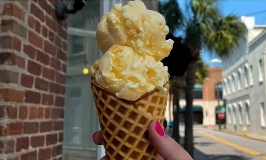 Image 1: Enjoy Charleston's Secret Food Tour with Upgraded Drinks Package