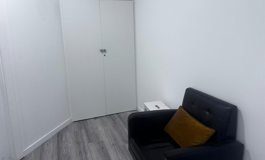 Image 12: Redefine tu rostro con un tratamiento reafirmante inyectado para 1