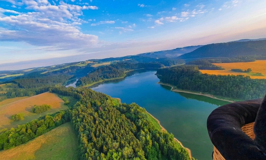 Image 4: Niezapomniany widokowy lot balonem – grupowy, prywatny lub zaręczynowy