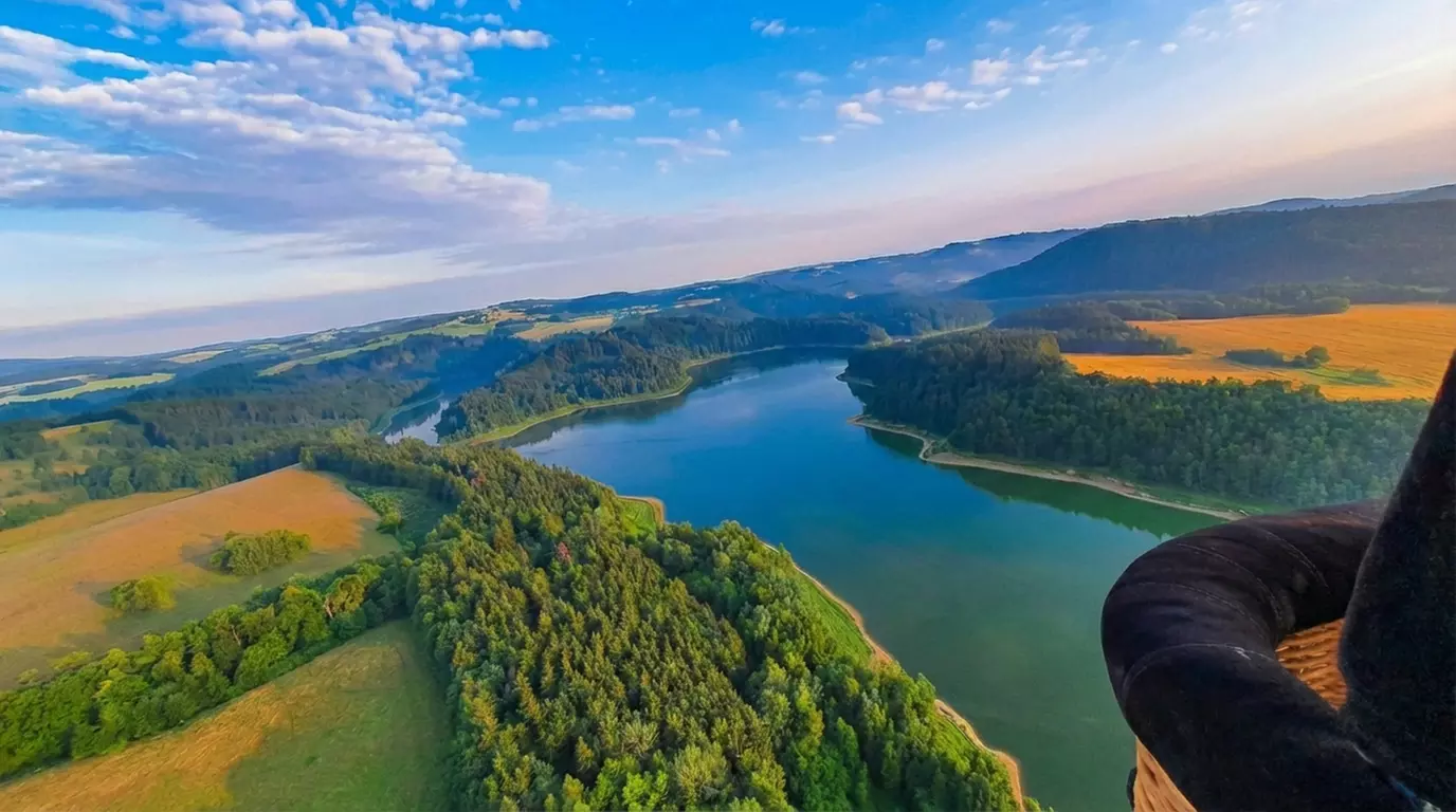 Niezapomniany widokowy lot balonem – grupowy, prywatny lub zaręczynowy