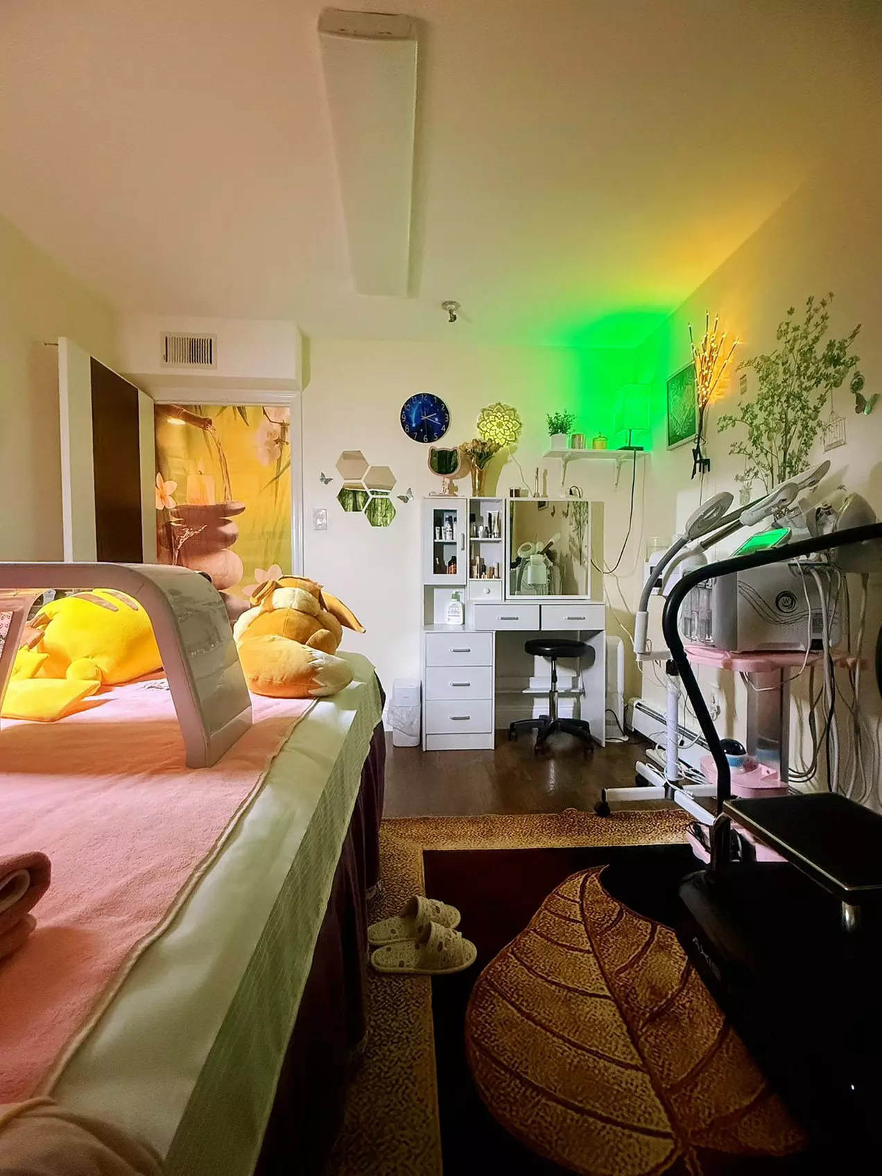 Up to 30 Min Swedish Massage + 60 Relaxation Facial & A Glass Red Wine