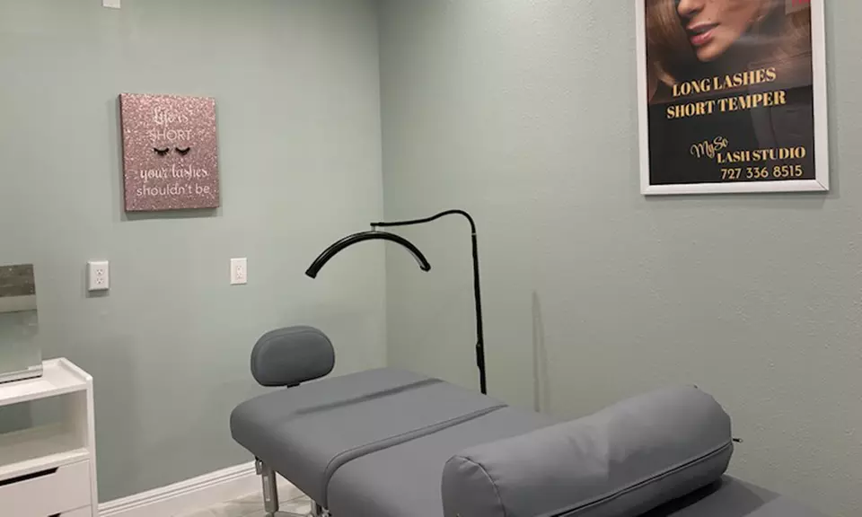 Full Set of Eyelash Extensions with Optional 2-Week Refill