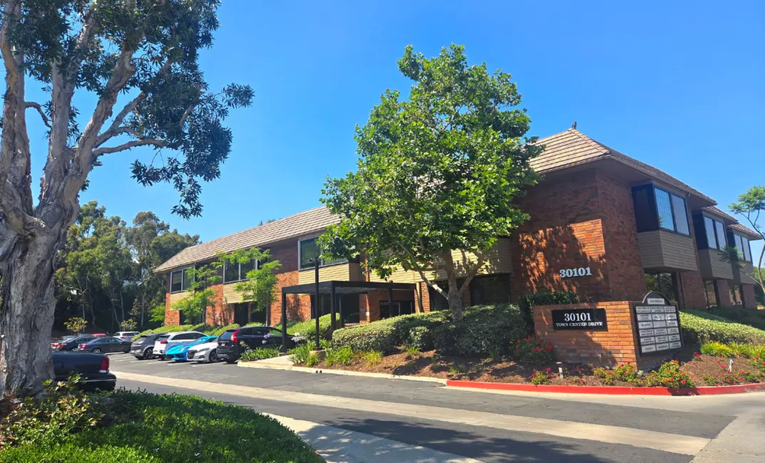 60 or 90 Minute Deep Tissue Massages + Hot towels