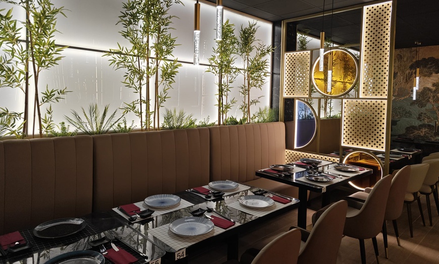 Image 10: ¡Directos a Japón! Menú de sushi a compartir para 2 o 4 personas