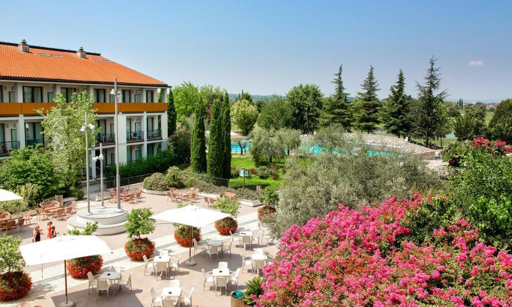 Peschiera del Garda 4*: camera doppia con mezza pensione e Spa