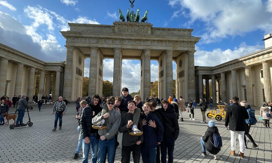 Image 9: City Walking Tour durch Berlin für 1 - 6 Personen