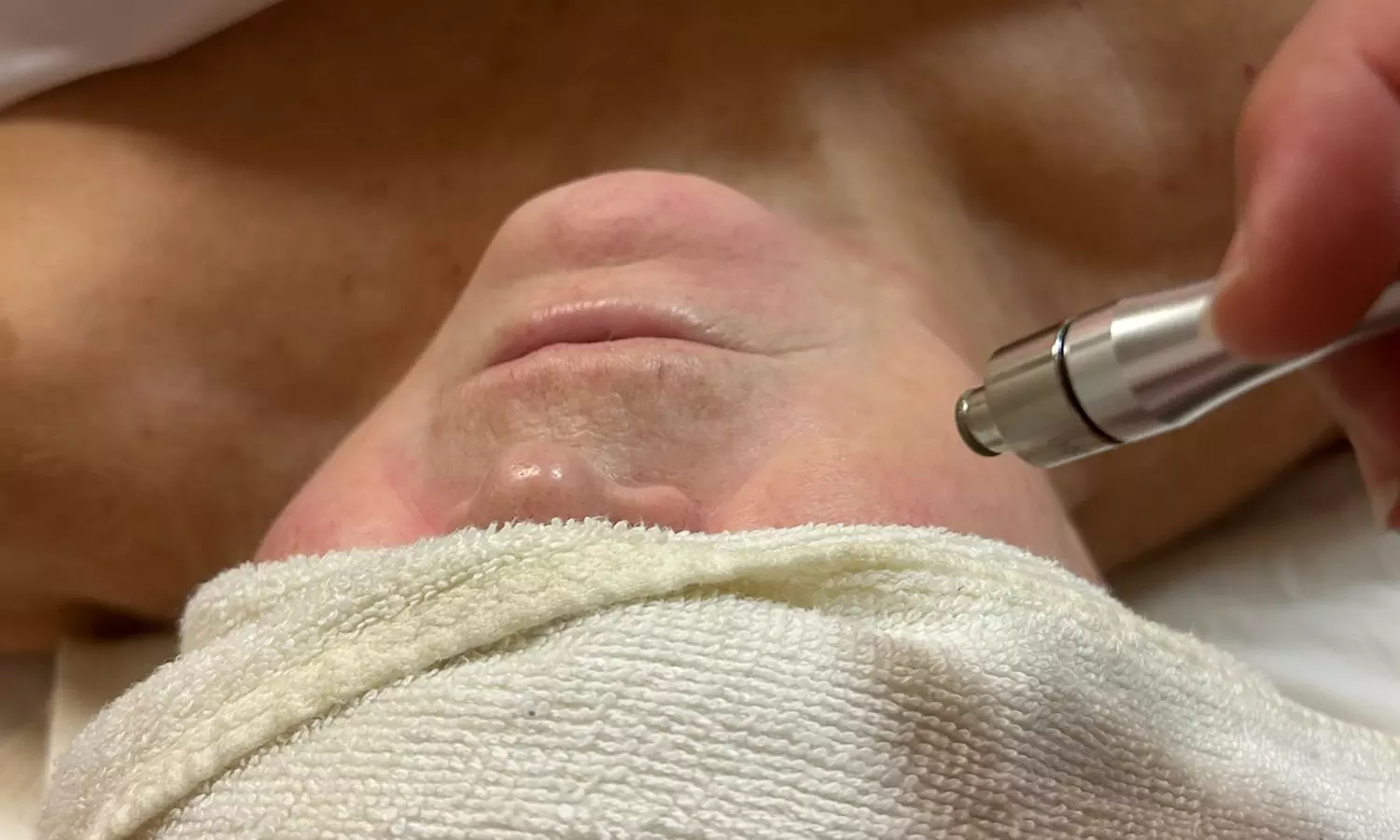 Relax with a Deep-Therapeutic Massage/ Facial with Aromatherapy