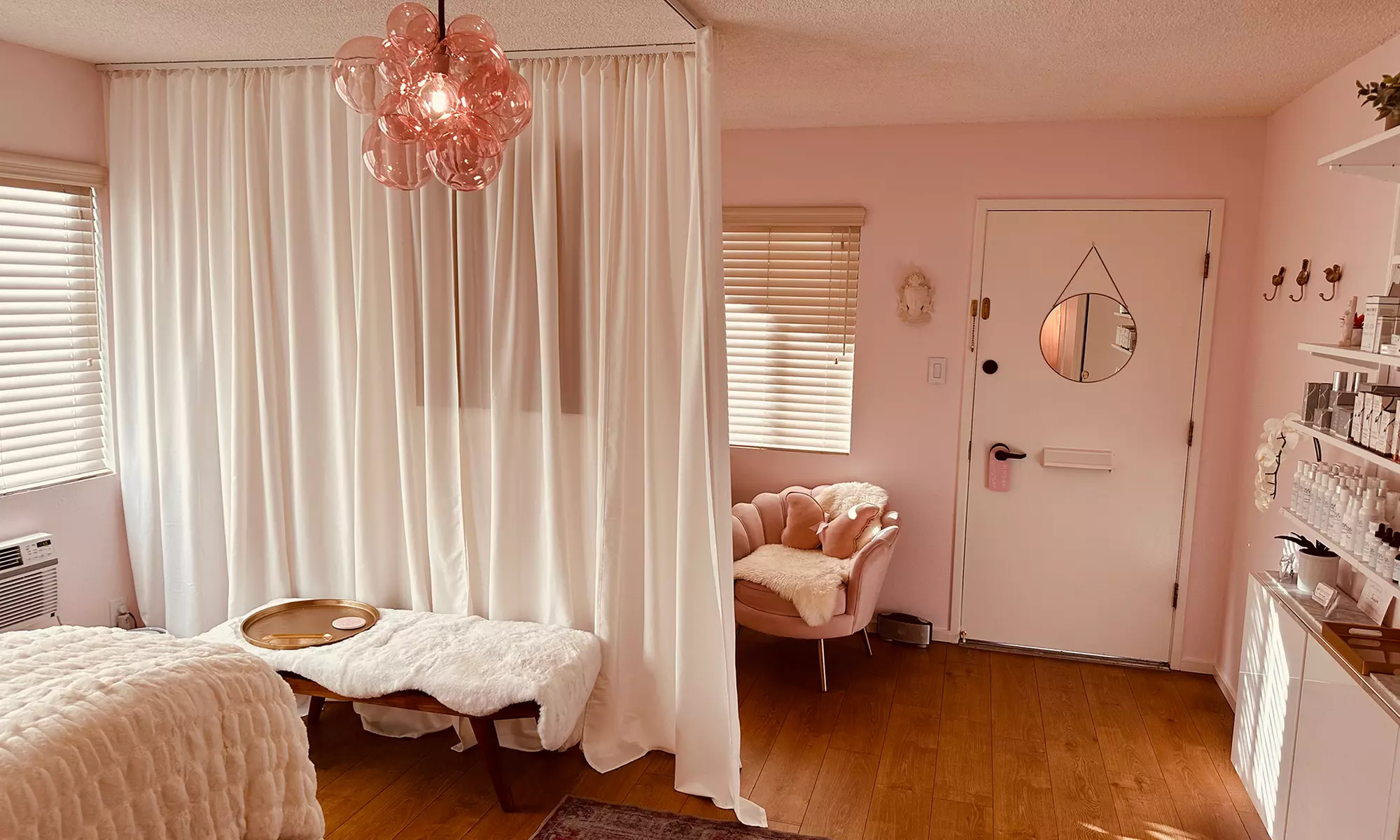 Turn Back Time with 90-Min Anti-Aging Radiance Facial + Lifting Boost!
