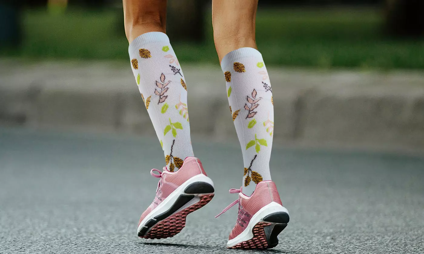 6 Pairs Knee-High Graduated Compression Socks 15-20 mmHg for Nurses Running