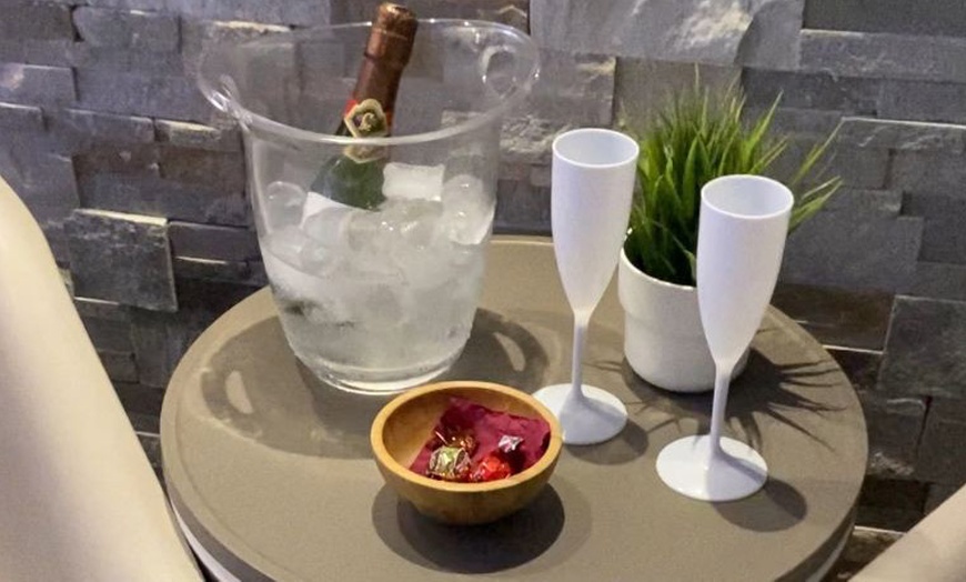 Image 8: Circuito de spa privado con copa de cava y opciones adicionales para 2