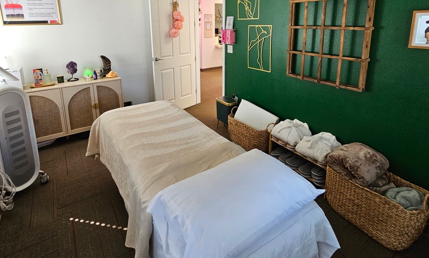 Image 4: Prenatal Massage with Aromatherapy (1-3 Sessions, 60 or 90 Min)



