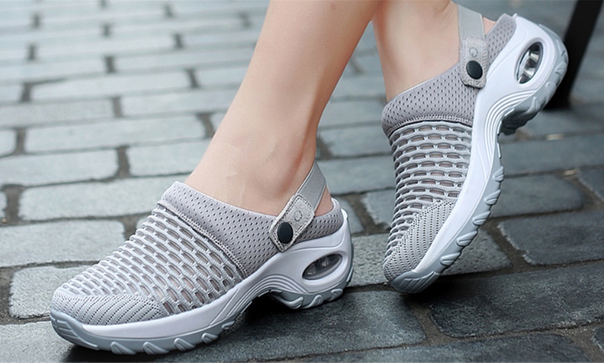 Image 3: Women's Casual Air Cushion Platform Mesh Sandals