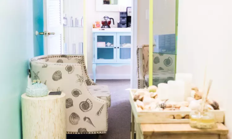 One 60 Min Swedish Massage, Aromatherapy, Lymphatic Facial Massage