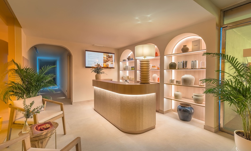 Image 5: Acceso de 50 minutos a zona wellness 5* con masaje o tratamiento