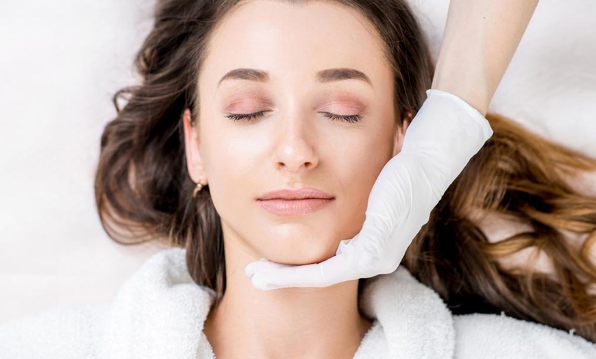 Image 2: Get a Youthful Look with 20 or 40 Units of Botox