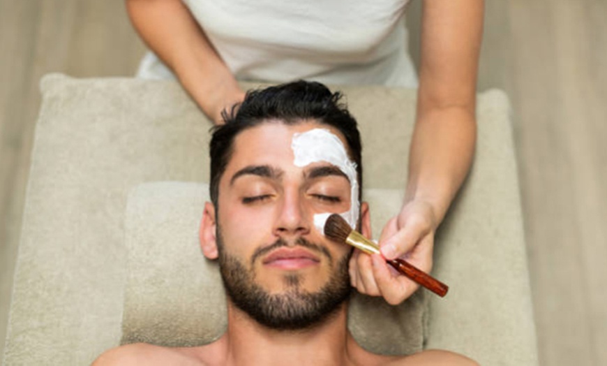 Image 1: Limpieza facial para hombre con mascarilla y opción a masaje 