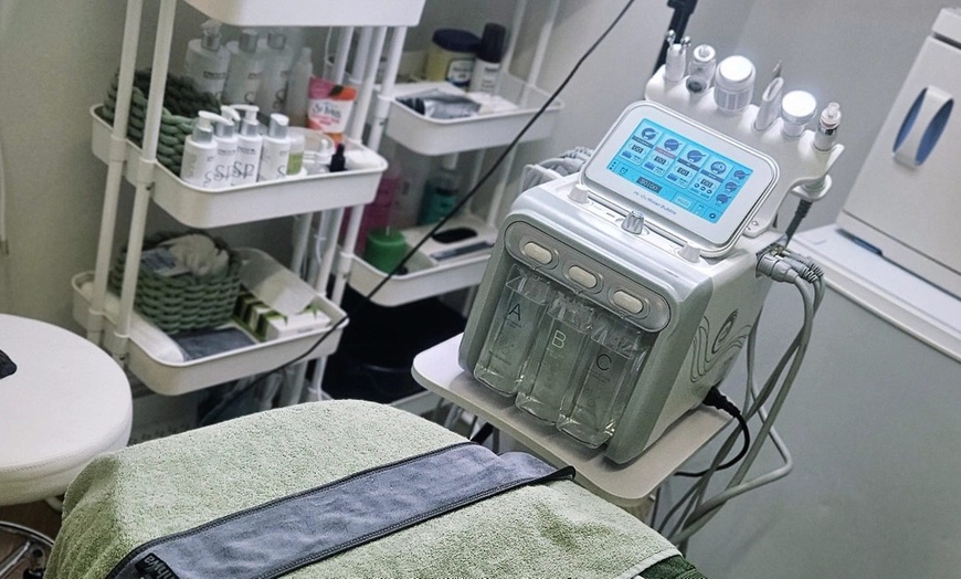 Image 6: 30 or 60-Min Pamper Packages - Back Scrub, Massage & Facial