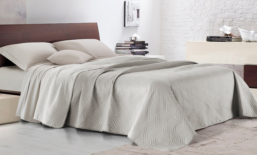 Image 1: Zweifarbig gesteppte Decke